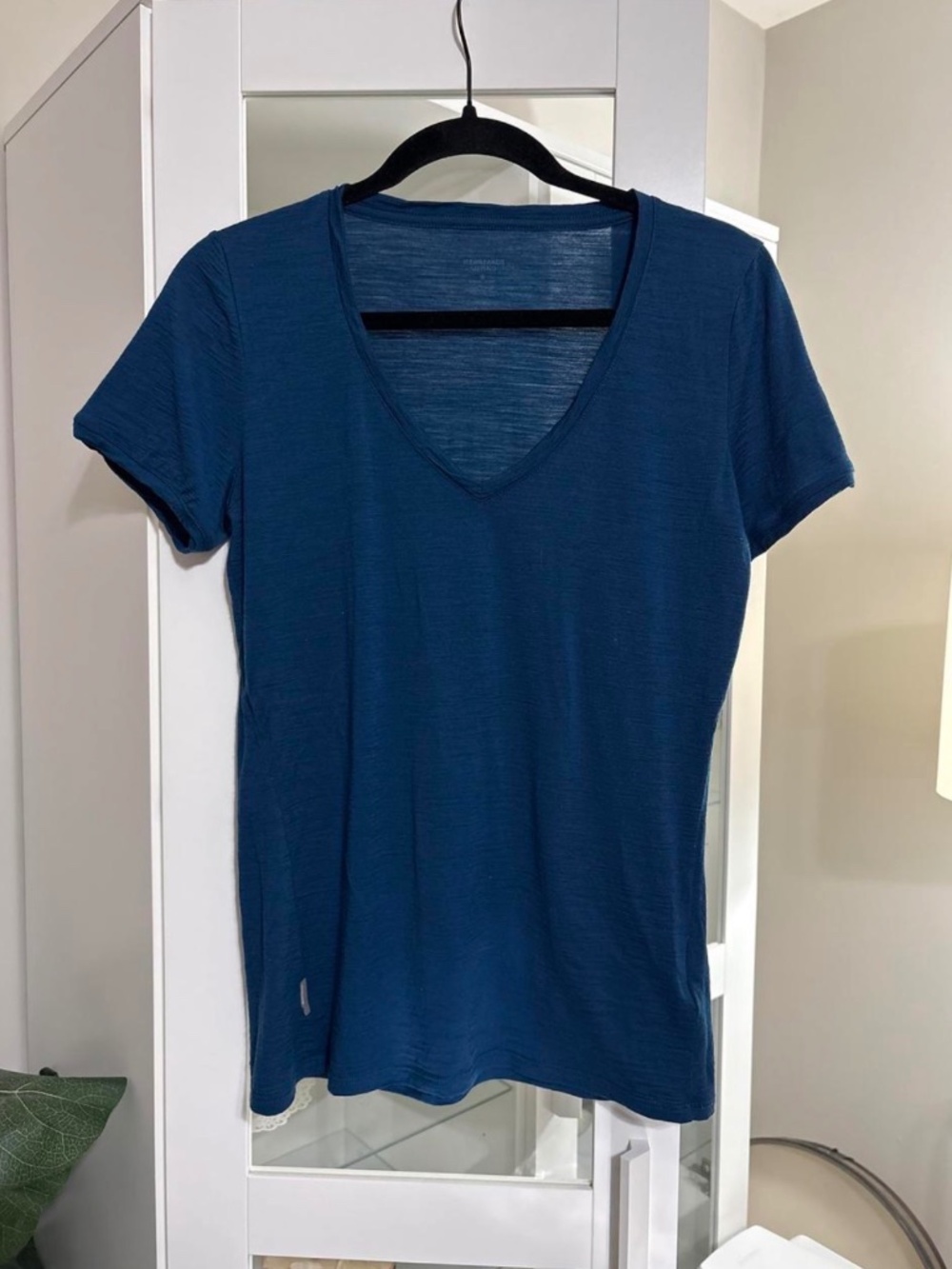 Icebreaker Merino Wool V-Neck Tee size Small